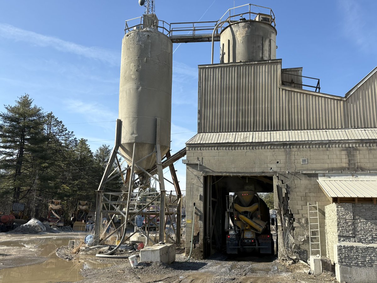 Business Agent Stan Koniszewski stopped by Glens Falls Redi Mix this morning to check in with members. <a href="/KoniszewskiStan/">Stan Koniszewski</a> <a href="/Quacky294/">Tom Quackenbush</a> <a href="/TeamsterHughes/">Jason Hughes</a>