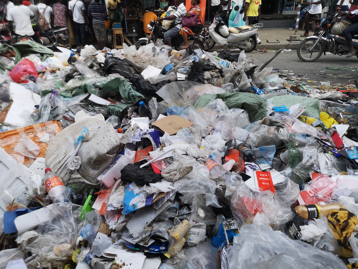 PierrePlastic's tweet photo. La pollution de l'air par les déchets plastiques affecte la santé Humaines. https://t.co/1acYt15oXt