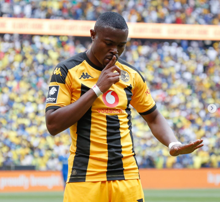 Qhawe5654's tweet photo. This cow must leave my Kaizer Chiefs https://t.co/fK58jcBmza