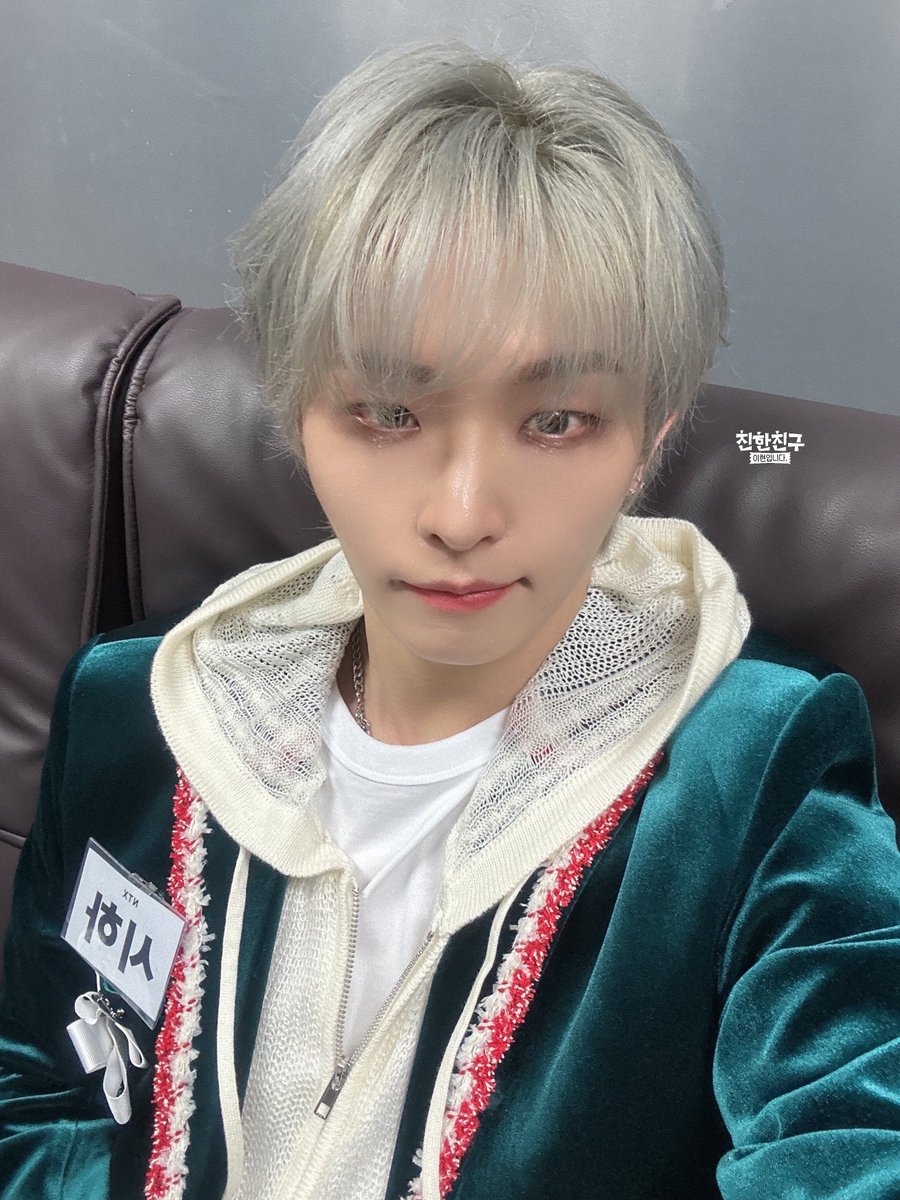 mbcbf_bf's tweet photo. #상암동작업실 #NTX #엔티엑스
#친한친구이현입니다 @NTX_OFFICIAL_ 

여러분의 친한친구
와썹의 아이돌 NTX
산지직송 셀카 배달 왔습니다

라디오 층 전체를 와썹으로 물들이며
함께해주신 청취자 여러분까지
와썹하게 만드는 와썹의 권위자들
NTX랑 오늘 와썹 하신 분들 
#OVERNOVER 하고 계시죠?🤭 https://t.co/YHKzmDpd2u
