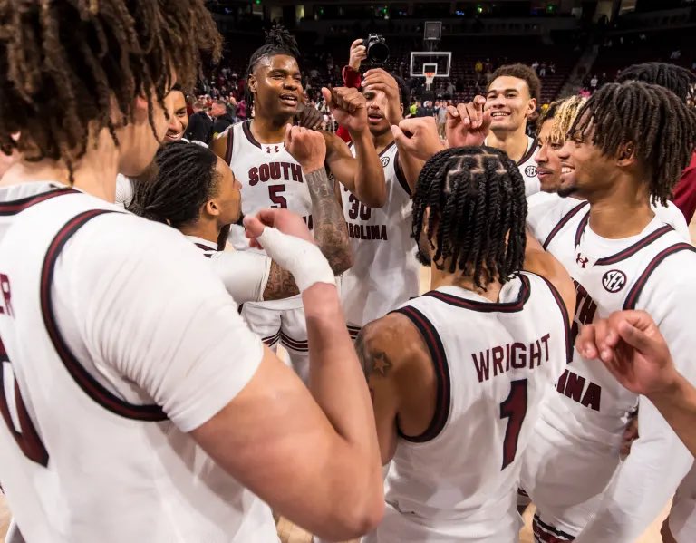 BibsCorner's tweet photo. Both of my schools’ men’s teams are out but they gave me a show before the end.
#DareToBeFirst #ForeverToThee https://t.co/ctL6LgPp2Z