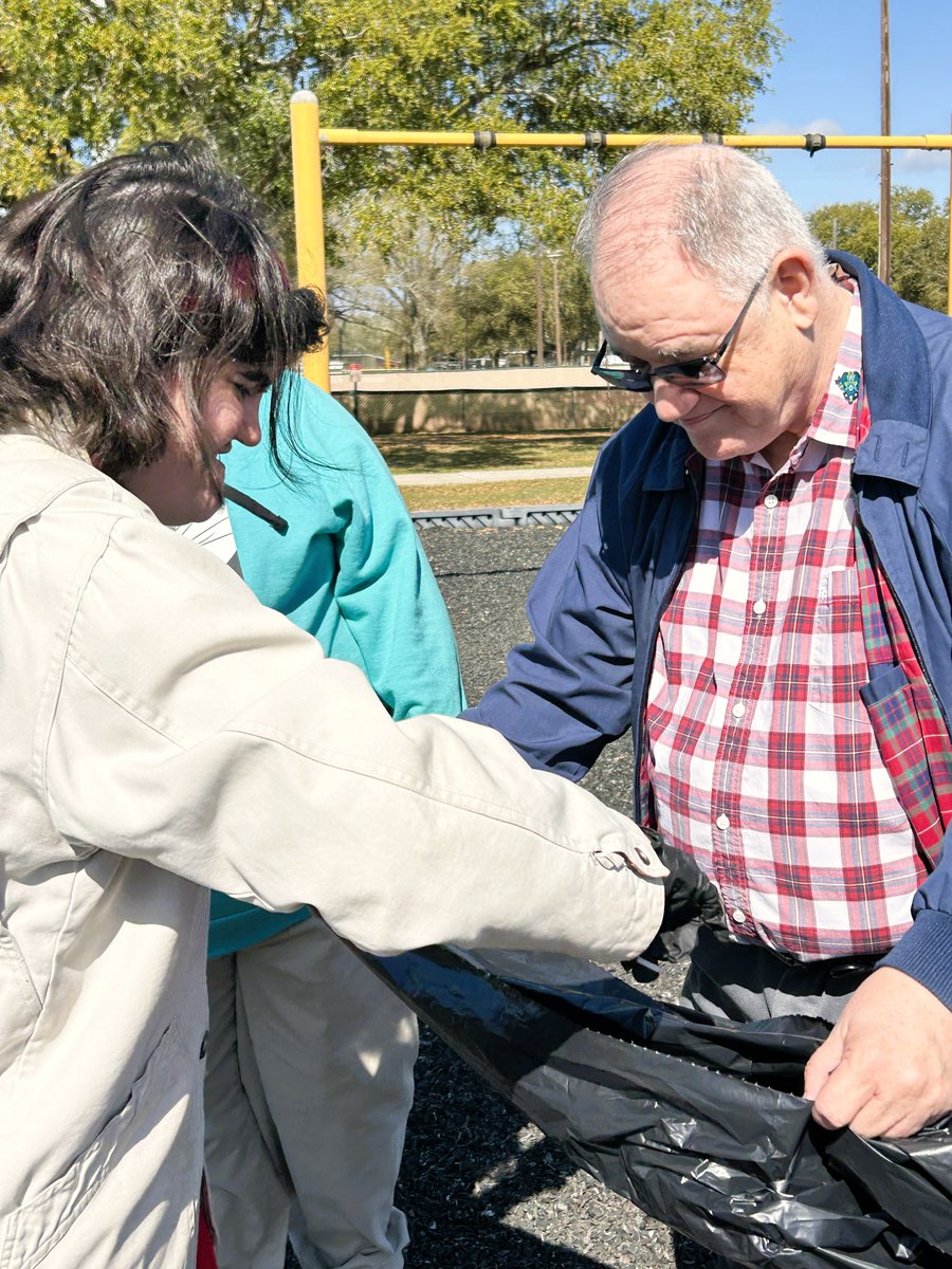 Arcofacadiana1's tweet image. Enjoying the beautiful weather this week!☀️ Our Vermilion Day Program volunteers gave back by cleaning up the community and spent yesterday exercising at Youngsville Sports Complex. 

#ArcOfAcadiana #AchieveWithUs #DayProgram #OutAndAbout