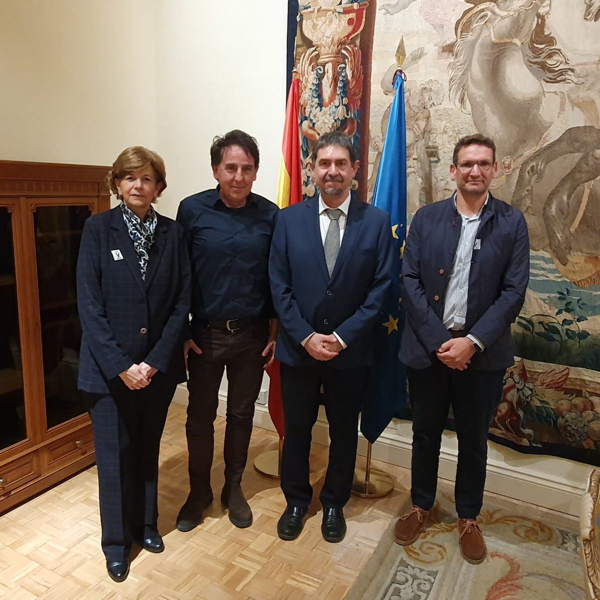 Hui <a href="/UECoE3/">UECoE</a> ens hem reunit amb <a href="/ab_delarosa/">Abelardo de la Rosa</a>, Secretari d'Estat <a href="/educaciongob/">Ministerio de Educación, FP y Deportes</a> Diàleg constructiu per la defensa del caràcter singular de l'escola cooperativa i de millores necessàries per als centres educatius  d'#EconomíaSocial Seguim! #SomCooperativa