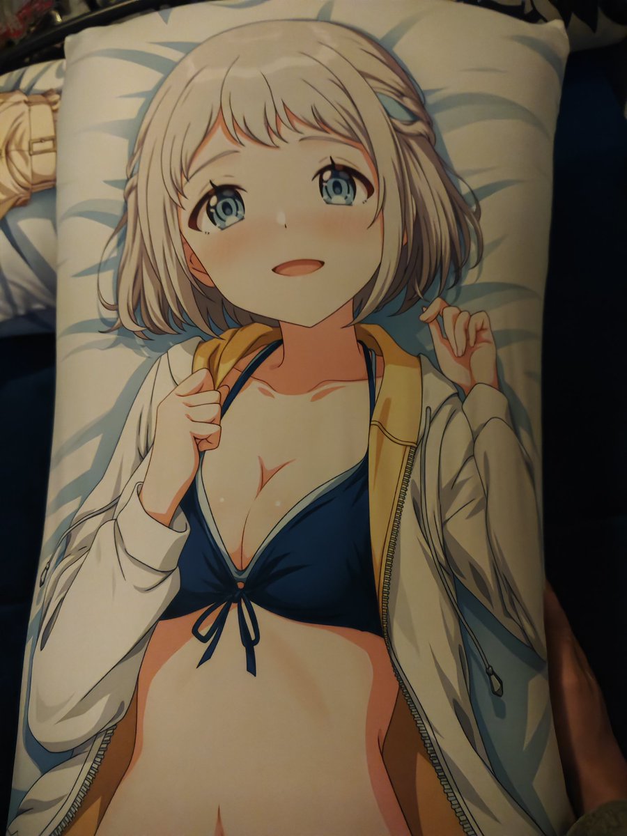 「眠れないなよぉ でもリーリヤちゃんが一緒にいるからホット」|ろっくのイラスト