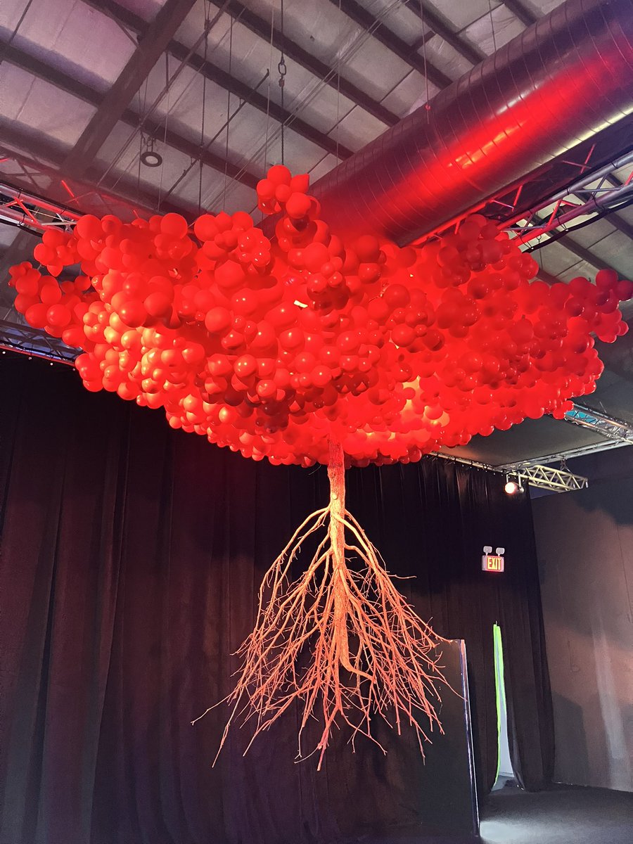 EmilioPedral's tweet photo. Great immersive installation and #exhibition in #LosAngeles. Over 20 artists specializing in inflatable art have put together Balloon - #LetsFly
#Hyperstellar #TheGinjos #RubKandy #Art #Museum
https://t.co/quE1boccxZ via @mymodernmet https://t.co/w6wXHb8Q27