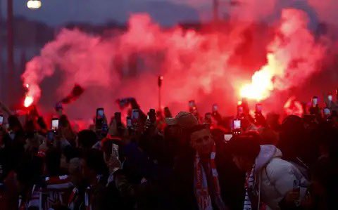 theMadridZone's tweet image. 🚨 BREAKING: Atletico fans chanted racist slurs against Vini Jr. during the team bus arrival:

“Vinicius ch*mpanzee.” @relevo