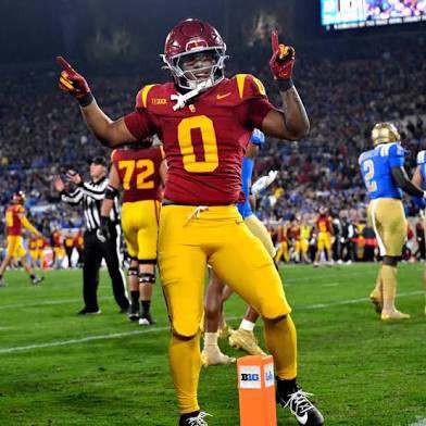 After a conversation <a href="/flowlikerob/">Rob Ryan</a> I am honored and thankful to have an offer from <a href="/uscfb/">USC Football ✌️</a>  <a href="/AnnaH247/">Anna Adams</a> <a href="/bulldog_recruit/">Southeast Raleigh Football Bulldog Recruit</a> <a href="/demetricDWarren/">Demetric D. Warren</a> <a href="/Adamgorney/">Adam Gorney</a> <a href="/WestonZernechel/">Weston Zernechel</a>