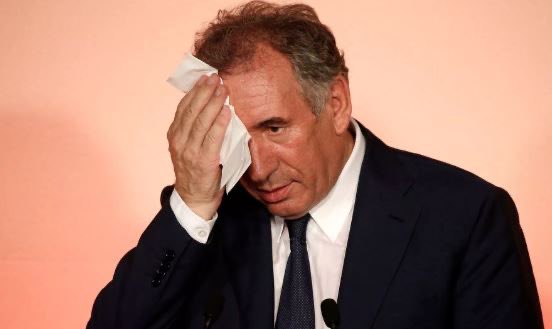 « Ça tape dis donc ces 200 milliards de soleils… »