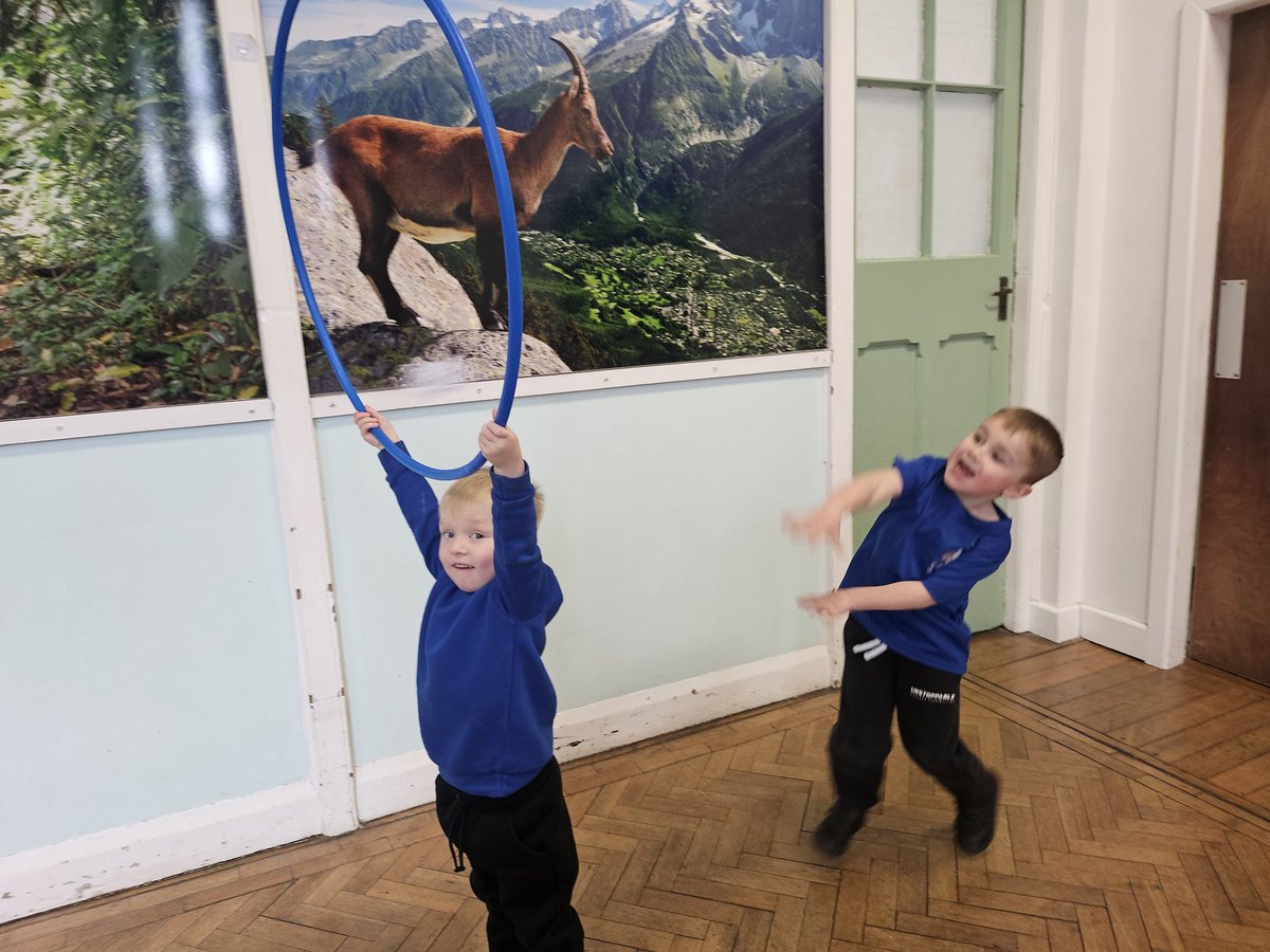 WoodhouseClass's tweet photo. In PE today, we practiced our throwing skills. https://t.co/1EDkziWvZs