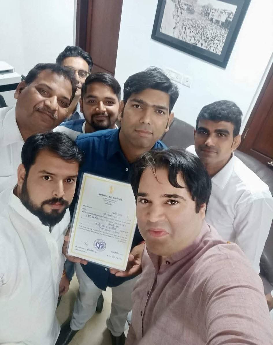 vgybvivek's tweet photo. जन्मदिन की ढेरों शुभकामनायें @varungandhi80 भैया | https://t.co/LMHlHyZdwm