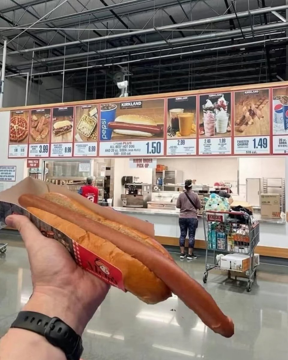 TLocV's tweet photo. Get your Costco hotdogs today! 🌭 #WeenieWednesday https://t.co/F4kEhKllcg