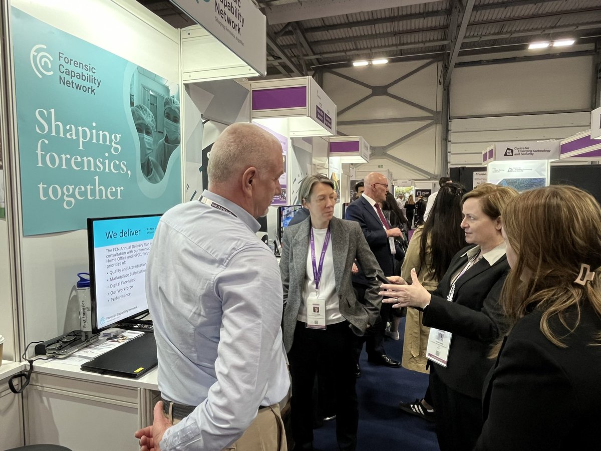 Second day of the Home Office security and policing event. Explaining the YSTR Swab out crime project to AC Rolfe from the MPS. <a href="/FCNnetwork/">Forensic Capability Network (FCN)</a> #FINDS