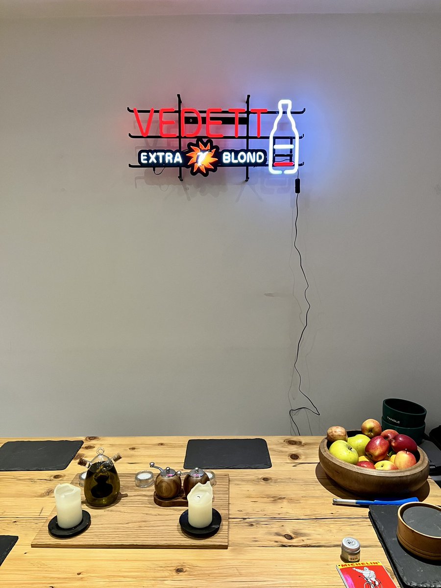 Anna Curnow tweet media