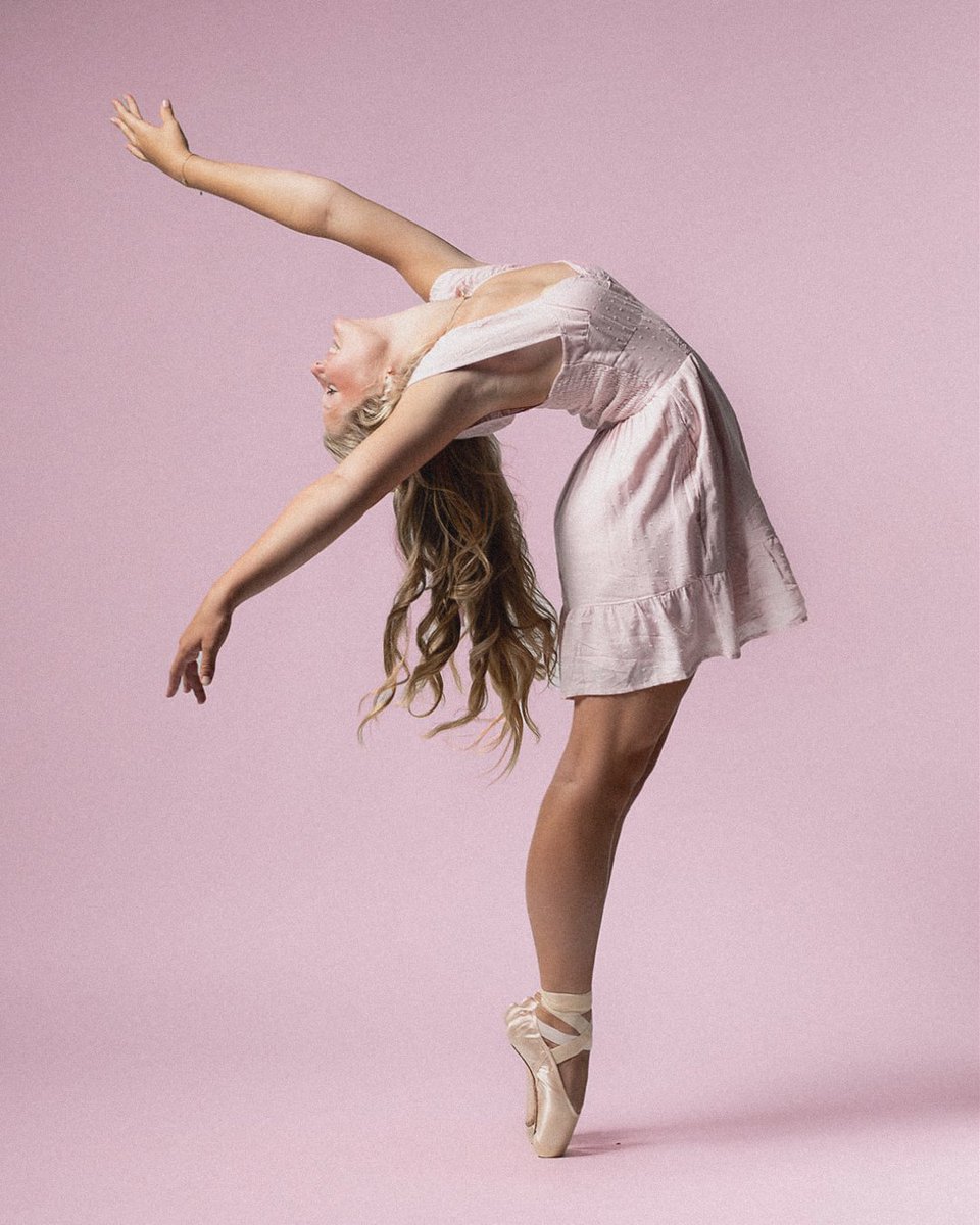 "The body moves, but the camera stills time." – Maya Deren 

Photo by 📸: Shelly Poe

#DancePhotography #Ballet #DanceLife