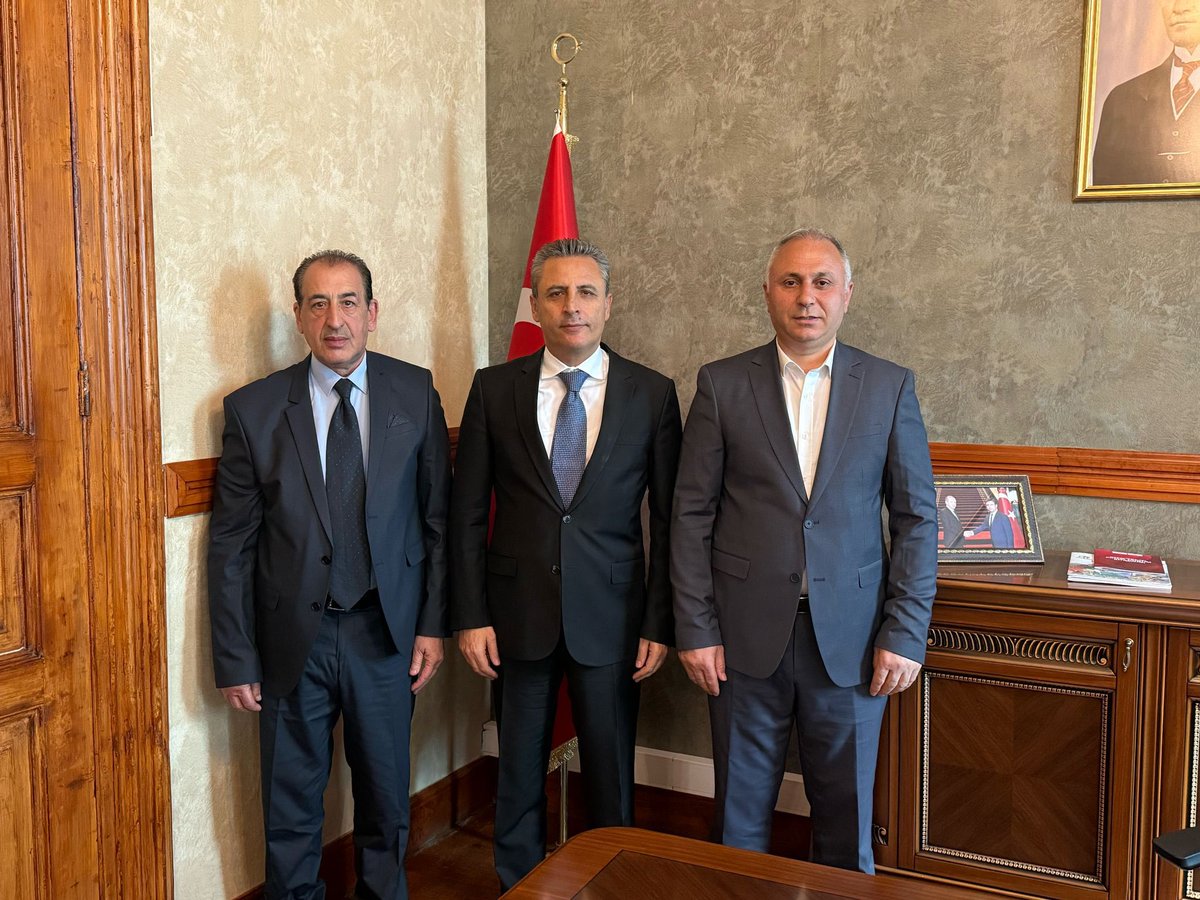 📍Kadıköy Kaymakamlığı 
Doğu ve Güneydoğu Sivil Toplum Kuruluşları Birliği Platformu Doğu Bir Genel Başkanı Mahmut Ataman’la
Kadıköy Kaymakamı Muhittin  Pamuk Beyi ziyaret ettik

Yeni göreviniz hayırlı olsun başarılar diliyoruz.