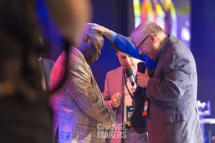 edidiongotong01's tweet image. PASTOR W F KUMUYI of Humility and Grace🙌🙇‍♀️

One of the most Beautiful pictures I've seen today on this Sosho media space.🤩🥰🤗

God bless our Daddy and Mummy in the Lord and bless us too. Amen!!🙌😊

#Didi
#Jesusbaby
#ChangeMake
#GCK
#GlobalCrusadewithKumuyi