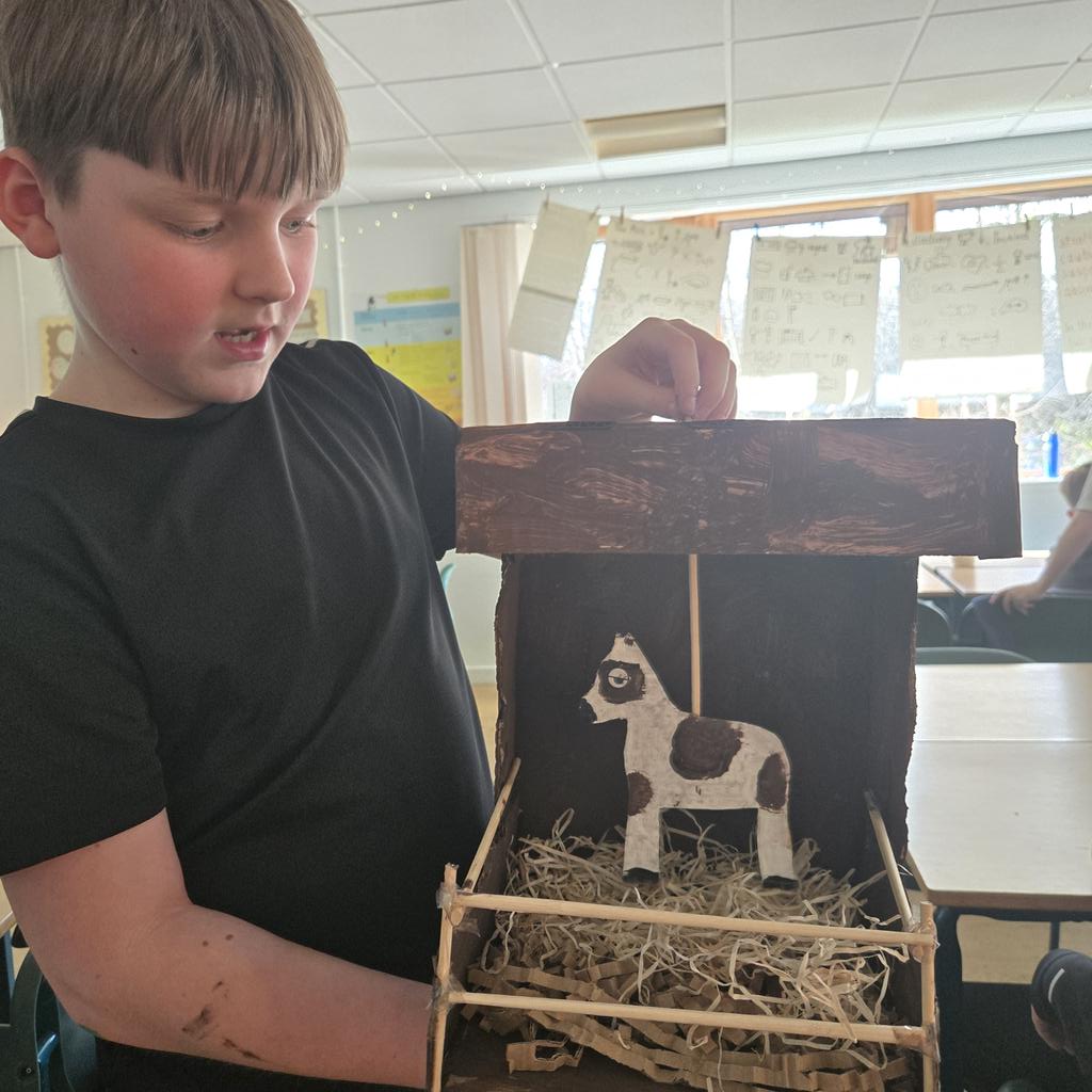 Thanks to all the parents and carers who made it along to our Engineering and Technologies open event this afternoon. P7 enjoyed sharing our  Puppet Projects with you all. Thanks for also getting your hands dirty and taking part in painting and modelling. <a href="/antonine01/">Antonine Primary</a>