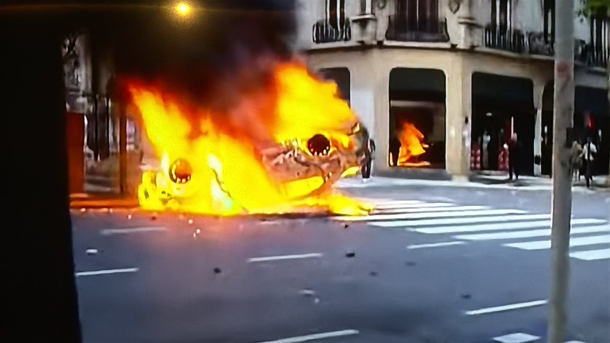 Quien paga esto? Vos, yo…todos lo terminamos pagando. Ojalá identifiquen a cada uno y terminen presos.