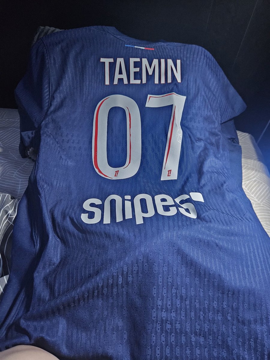 EvilTM_'s tweet image. GUYYYYYS HE GOT THE JERSEY PSG I BOUGHT FOR HIIIM