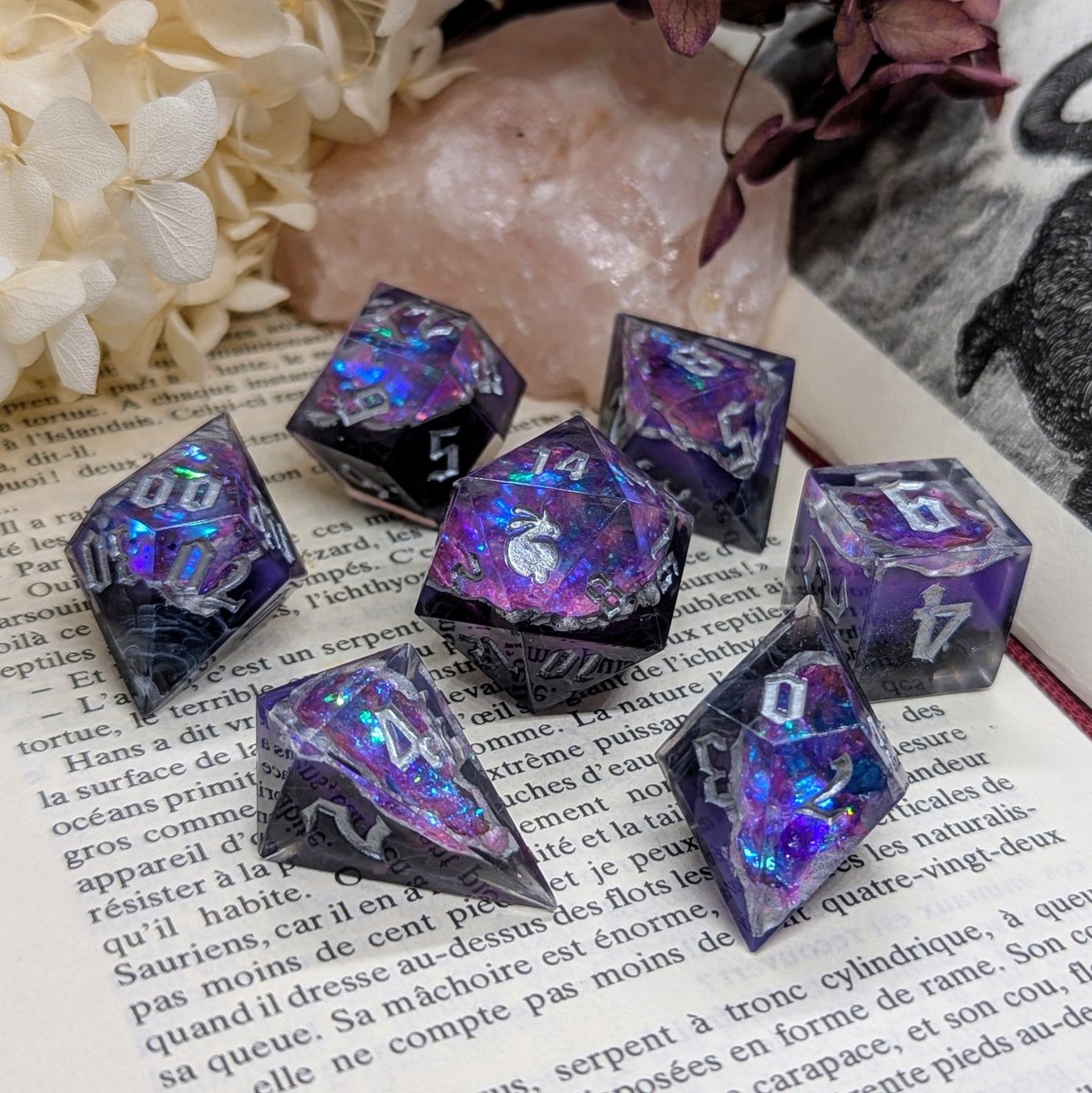 SweetAlmiraj's tweet photo. Petit réassort demain à 20h sur la boutique, je suis pas peu fière de la sélection 👀✨ https://t.co/0dwp0rkS3p