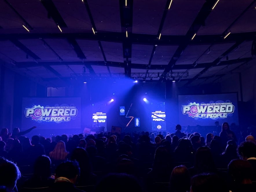 thinkcybis's tweet image. This year’s @georgiahosa State Leadership Conference was truly a showcase of how the future of healthcare is #PoweredByPeople! Cybis had a blast designing a stage that captured the energy of the next generation of health professionals!

#thinkcybis #GAHOSA #liveevents #eventprofs