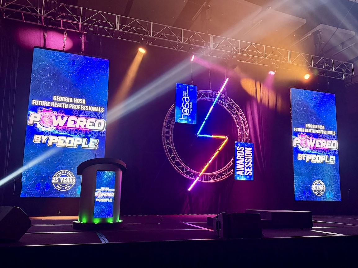 thinkcybis's tweet image. This year’s @georgiahosa State Leadership Conference was truly a showcase of how the future of healthcare is #PoweredByPeople! Cybis had a blast designing a stage that captured the energy of the next generation of health professionals!

#thinkcybis #GAHOSA #liveevents #eventprofs