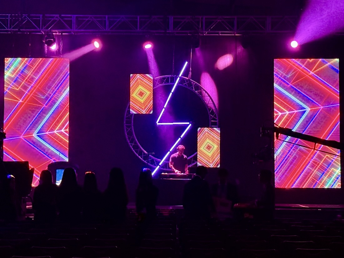 thinkcybis's tweet image. This year’s @georgiahosa State Leadership Conference was truly a showcase of how the future of healthcare is #PoweredByPeople! Cybis had a blast designing a stage that captured the energy of the next generation of health professionals!

#thinkcybis #GAHOSA #liveevents #eventprofs