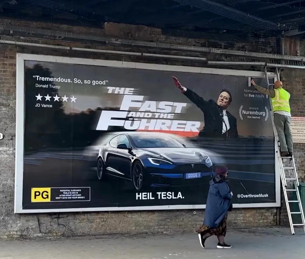 Berber_Doris_'s tweet photo. London #FckTesla https://t.co/ox3498vM0d