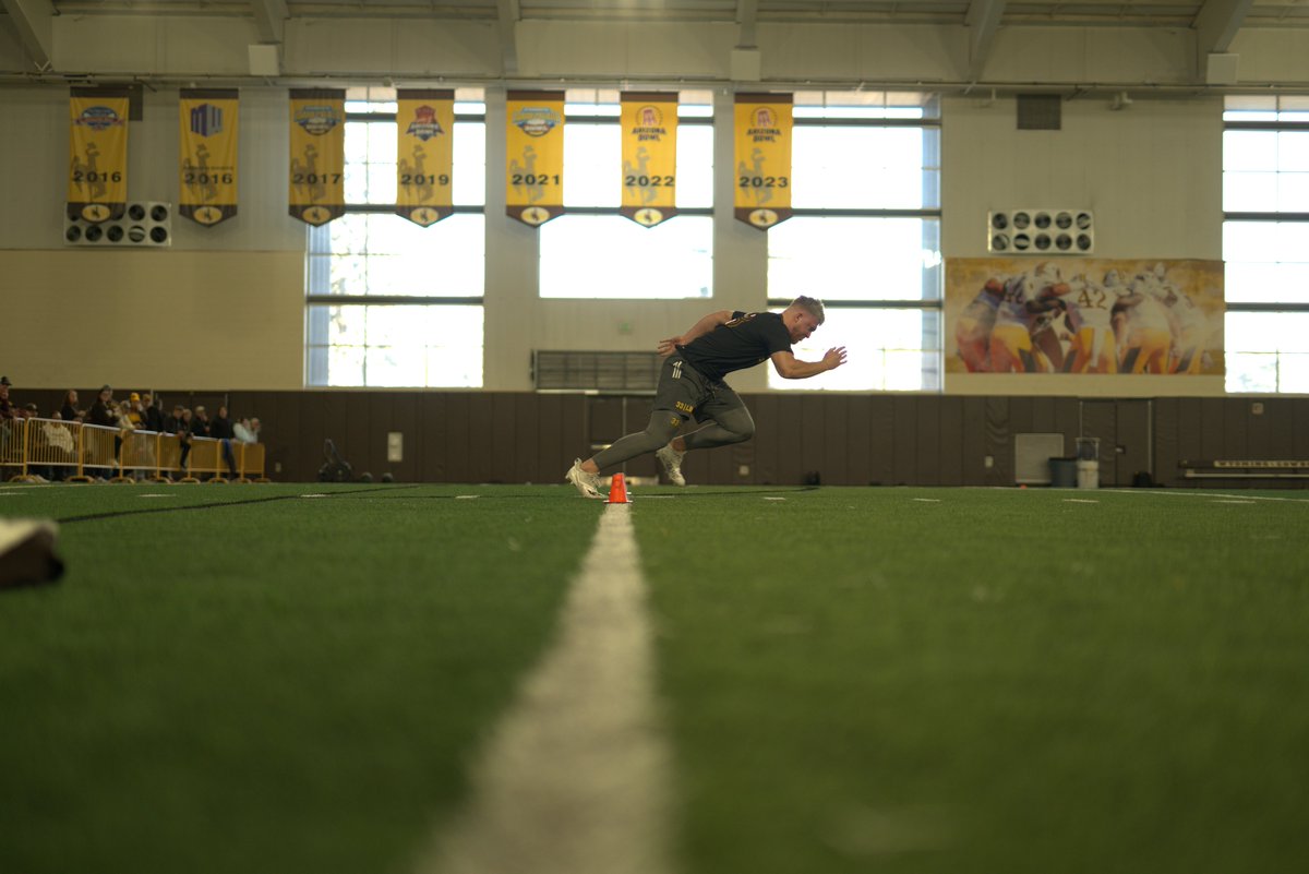 Canadian LB Connor Shay performs well at Wyoming Cowboys pro day

3downnation.com/2025/03/12/can…

#GoWyo #OneWyoming #NFL #NFLDraft #CFL #CFLDraft