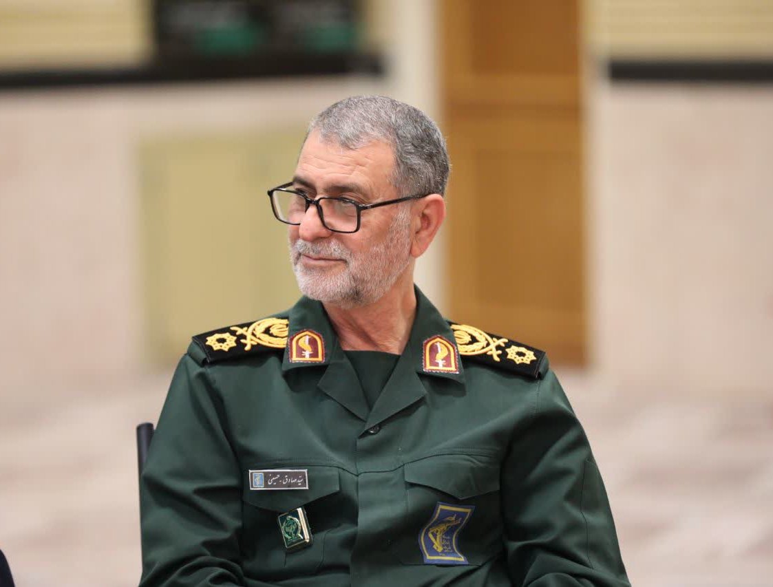 m_nazari73's tweet image. #سردارسیدصادقحسینی، مردی که جوانیاش را در #جبههها گذراند و امروز هم با مواضع انقلابیاش، سدی محکم در برابر ضد انقلاب بوده است.
یاد جمله شهید همت افتادم:
هر موقع در مناطق جنگی راه رو گم کردید نگاه کنید آتش دشمن کدام سمت را میکوبد همان جبهه خودی است.
#افتخارایلام #سرباز_ولایت