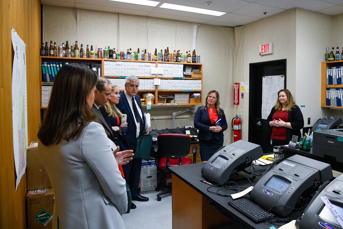 JohnStephenNH's tweet image. Honored to host the Governor & Council breakfast meeting this morning at NH Dept of Safety, where I served 6+ yrs as Deputy Comm. Proud of our DNA lab & team that is top-3 in the nation! Melissa Hardy and her team at the Lab are stars.