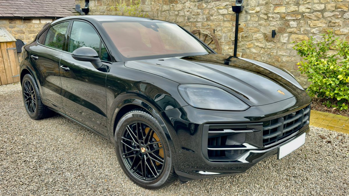 🗣#porsche #porschecayennes #detailed #attentiontodetail #mobilevaleting #passionforperfection #detailing #harrog8valeting #harrog8 #yorkshire #valetingyorkshire #harrogate 
✅ PASSION for PERFECTION 💎©️2011
📲➡️: 07799 408 506 ⏰🗓📍
🌍➡️: harrog8carvaleting.co.uk