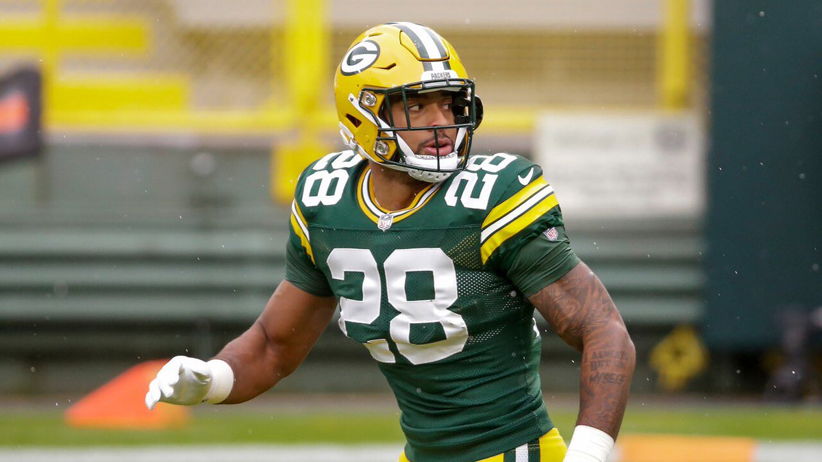 After a season out with a neck injury, RB A.J. Dillon is on his way back to the NFL. Headed to the #Eagles on a one-year deal, source says. Dillon has received clearance from the top neck specialists in the country.