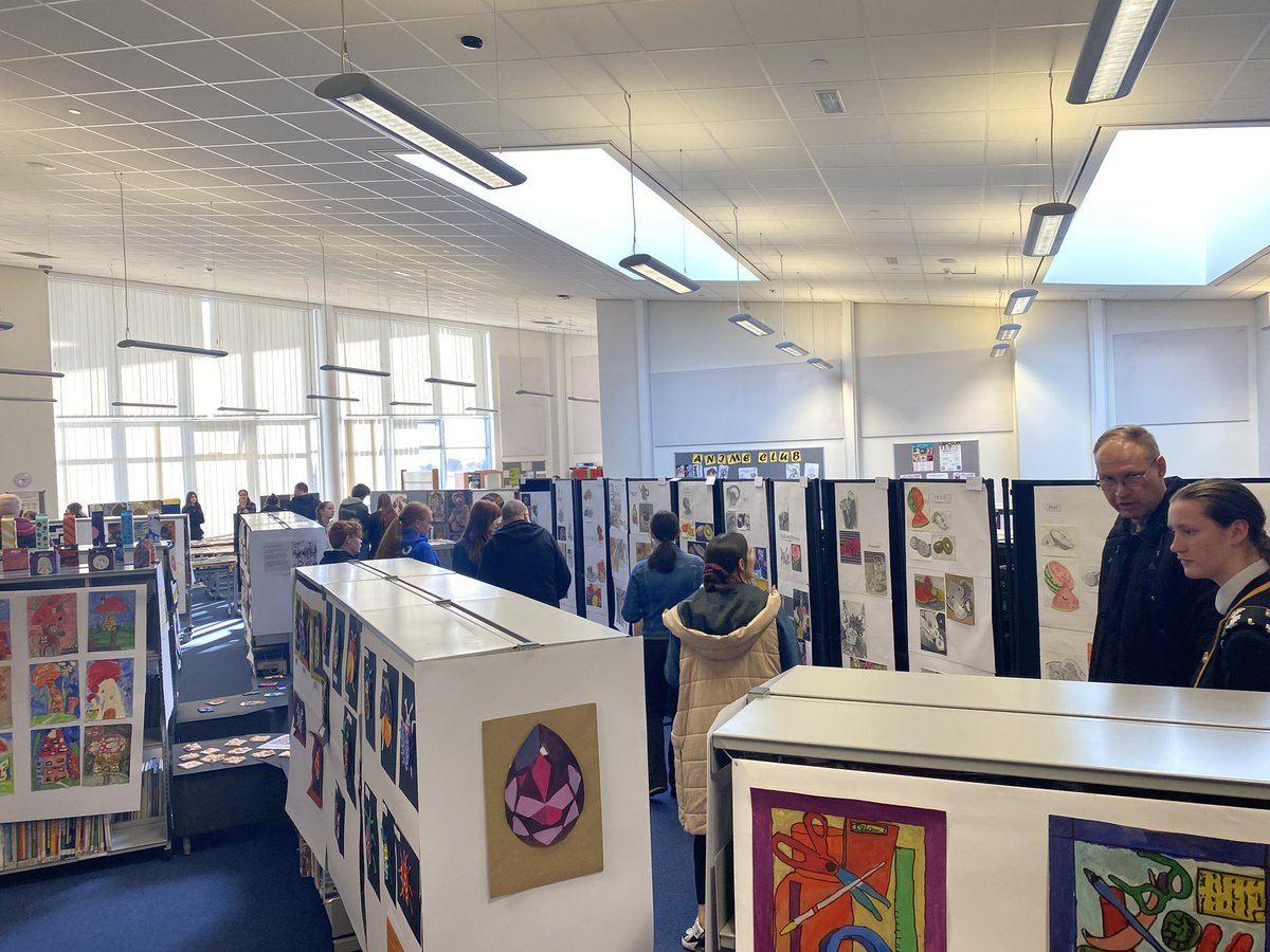 Well done to S4 Creative Industries pupils who planned &amp; organised the  <a href="/Lornshill/">Lornshill Academy</a> Art Exhibition. Very proud of all our young people whose hard-work and commitment contributed to the success of the event. <a href="/LornshillCA/">Lornshill CA</a> 👏🎨