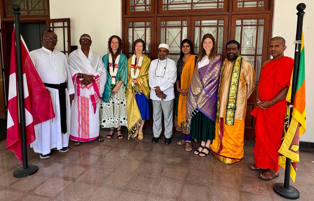 Very happy to welcome religious leaders from Puttalam, representing 4 major religions, at the 🇨🇭embassy for a discussion of their initiative to strengthen interreligious dialogue, inspired by the  House of Religions <a href="/HausReligionen/">Haus der Religionen - Dialog der Kulturen</a> in Bern 🇨🇭.