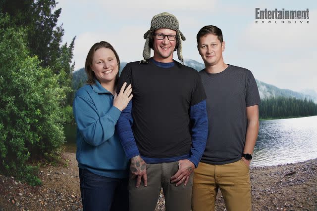 ClaireDunphy007's tweet image. Who else is watching Extracted?? This might be the last picture you’ll see of Ryan W. and his family ! He’s going to disown them ! $250k down the tubes because they didn’t like HQ or the twin beds🤣. #extractedonfox #extracted