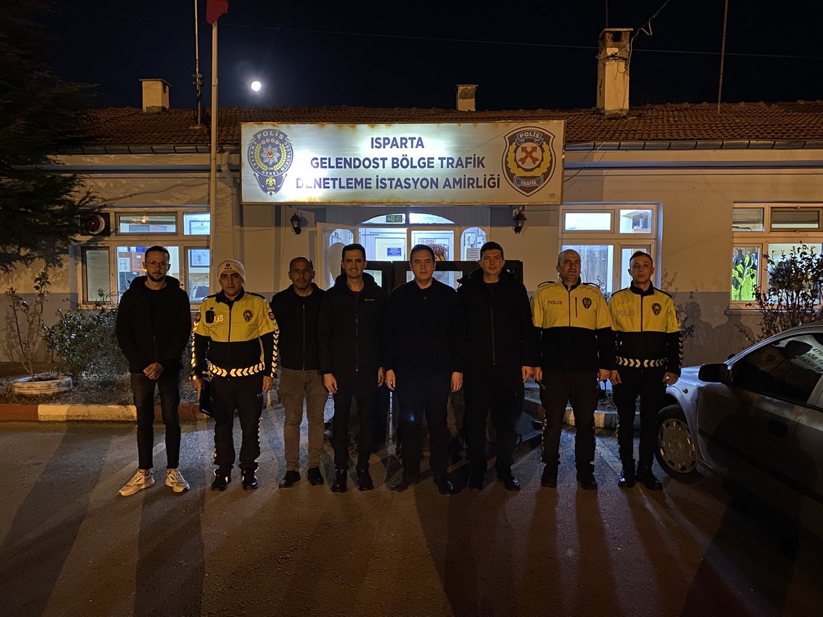 Ramazan’ın bereketini, sahur vakti gönül sofralarımızda paylaşmaya devam ediyoruz. 

Bu gece de Kaymakamımız Sn. Mehmet Arsoy ile birlikte Gelendost Bölge Trafik İstasyonu’nda görev başında olan kıymetli nöbetçi personelimizi ziyaret ettik. 

Hep birlikte aynı sofrada buluşmanın,