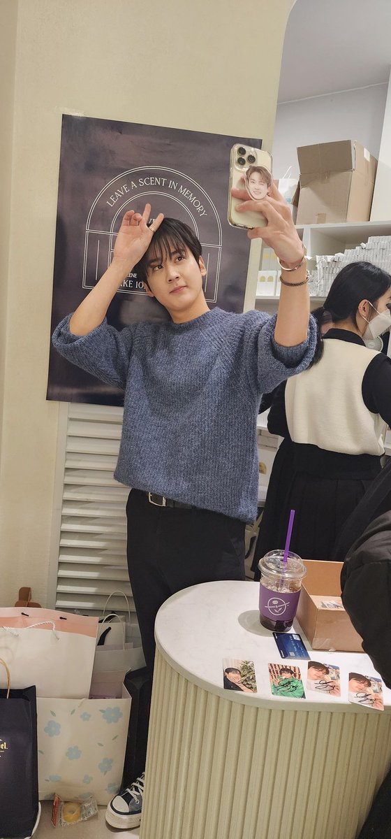 [PREVIEW] 240127 러퓸 1일 알바체험 

우리 이쁜 찬희 보고 가실게요🙂

#틴탑 #천지 #TEENTOP #CHUNJI #이찬희 #LEECHANHEE