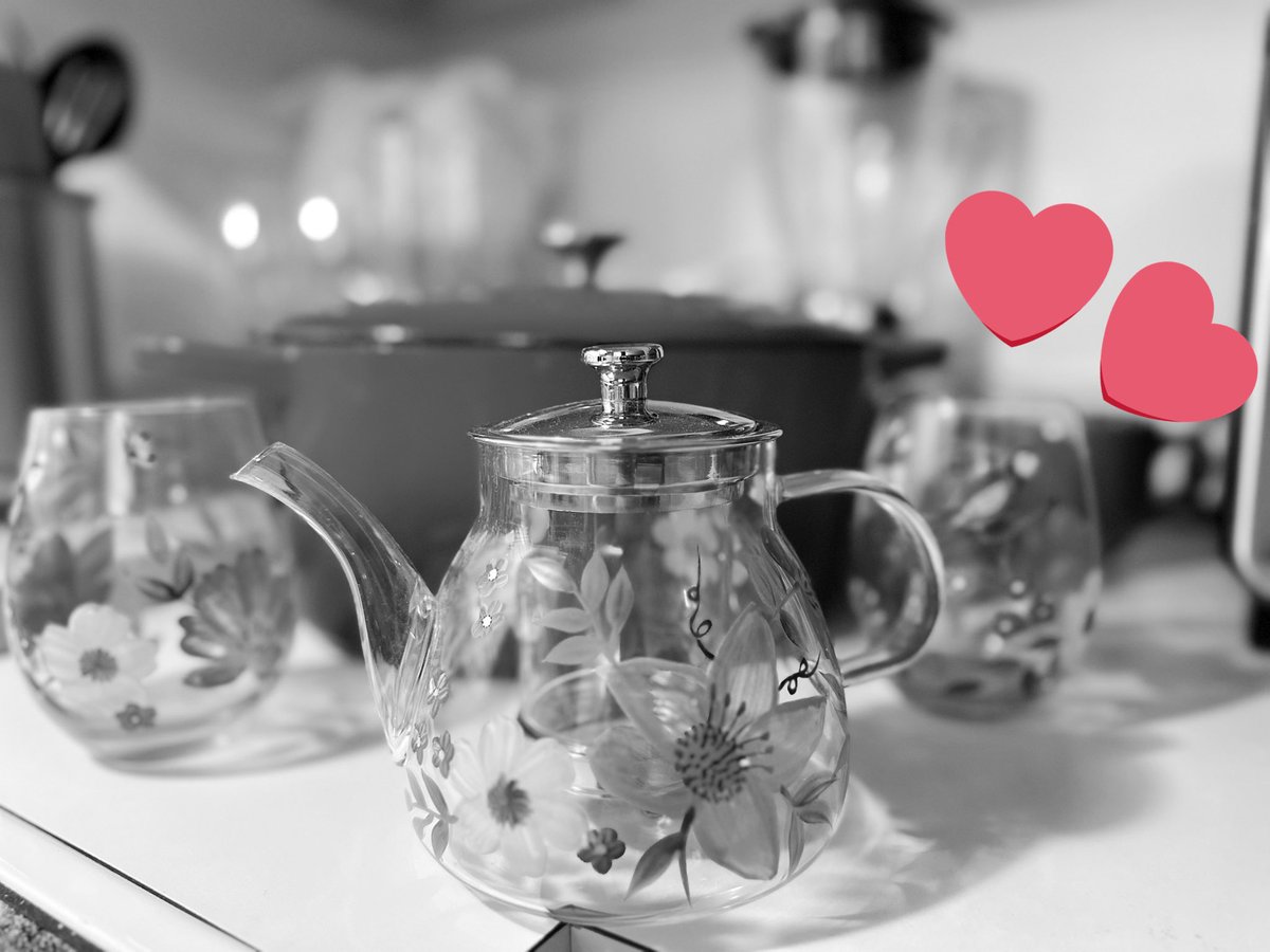 shontellyoga4U's tweet photo. I ๐ณhad to pull out my floral ๐tea ๐ซ set & my red โฅ๏ธ๐ฑDutch~Oven ๐นtoo @MeghanDuchess
has us all 92% ladies ๐ ~ on #Showyourstuff & chill out mode.
I love her new show on @netflix ๐ฟ๐ธ๐ฟ๐บ๐ฟ๐ท๐ฟ๐๐ชด๐ณ๐ฑ๐
#MeghanEffect
#MeghanMarkle https://t.co/soA3e5B5zI