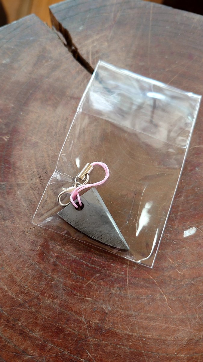 失敗した作品の鋒をキーホルダーにしました🎵
春が目の前まで来ているのでやります（第2弾）🌸
欲しいって思う方は『リポストorいいね』して下さい。
偽アンドゥーが出る可能性もあるので、ご注意くださいm(_ _)m

締切令和7年3月13日（木）23時59分迄。
後日、当選者にDM致します。