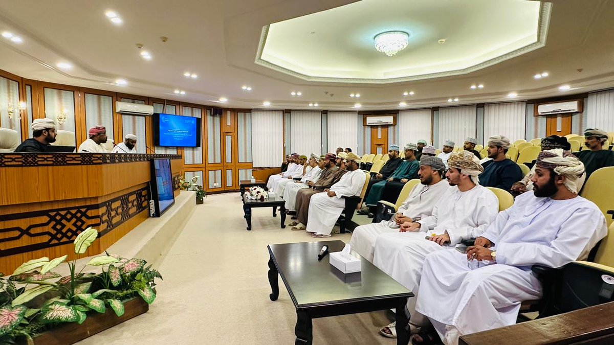 بهدف تحسين بيئة الأعمال وتعزيز القدرات التنافسية للمؤسسات الصغيرة والمتوسطة بمحافظة ظفار وتشجيع ريادة الأعمال، نظم فرع الغرفة بمحافظة ظفار الجلسة الرمضانية لأصحاب المؤسسات الصغيرة والمتوسطة بمحافظة ظفار.