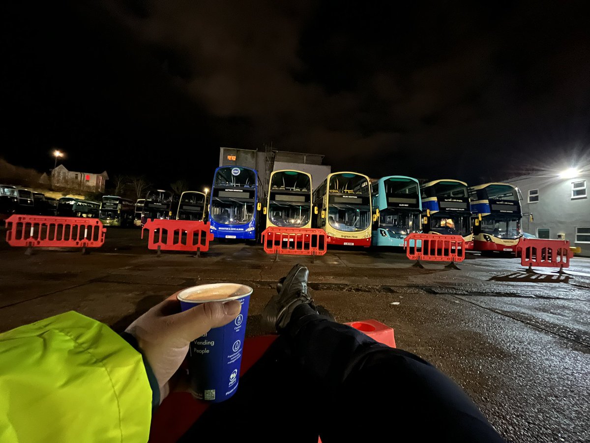😎Living my best life, complete with deck chairs and ice creams!🏖️🍦

Bit of impromptu OT playing emergency run-in controller while some site engineering works popped up👷🏻‍♂️🕹️