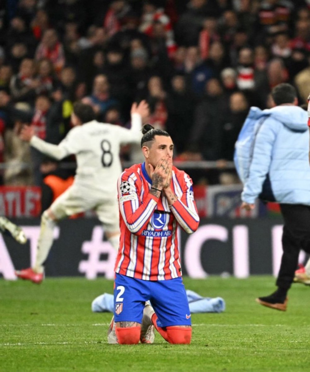Valverde festeja. Josema no lo puede creer. Real Madrid dejó afuera de la Champions League a Atlético de Madrid en la definición por penales. Los dos jugaron un partido enorme. Las dos caras del fútbol.
