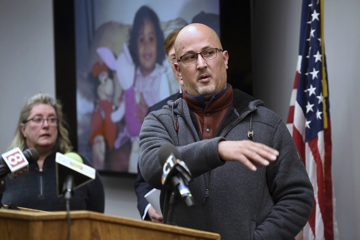 Child illegally taken by her mother from Connecticut to Mexico in 1999 is found and reconnects with dad apnews.com/article/abduct…