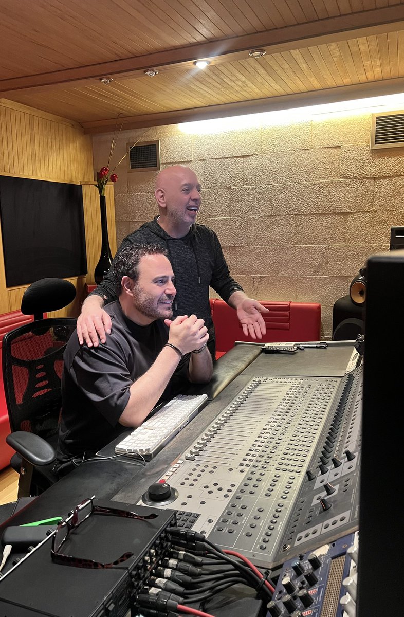 علّي جبينك بيكفي انك لبناني(عاصي الحلاني) <a href="/assihallani/">Assi El Hallani</a> 
<a href="/NizarFrancis1/">Nizar Francis</a>