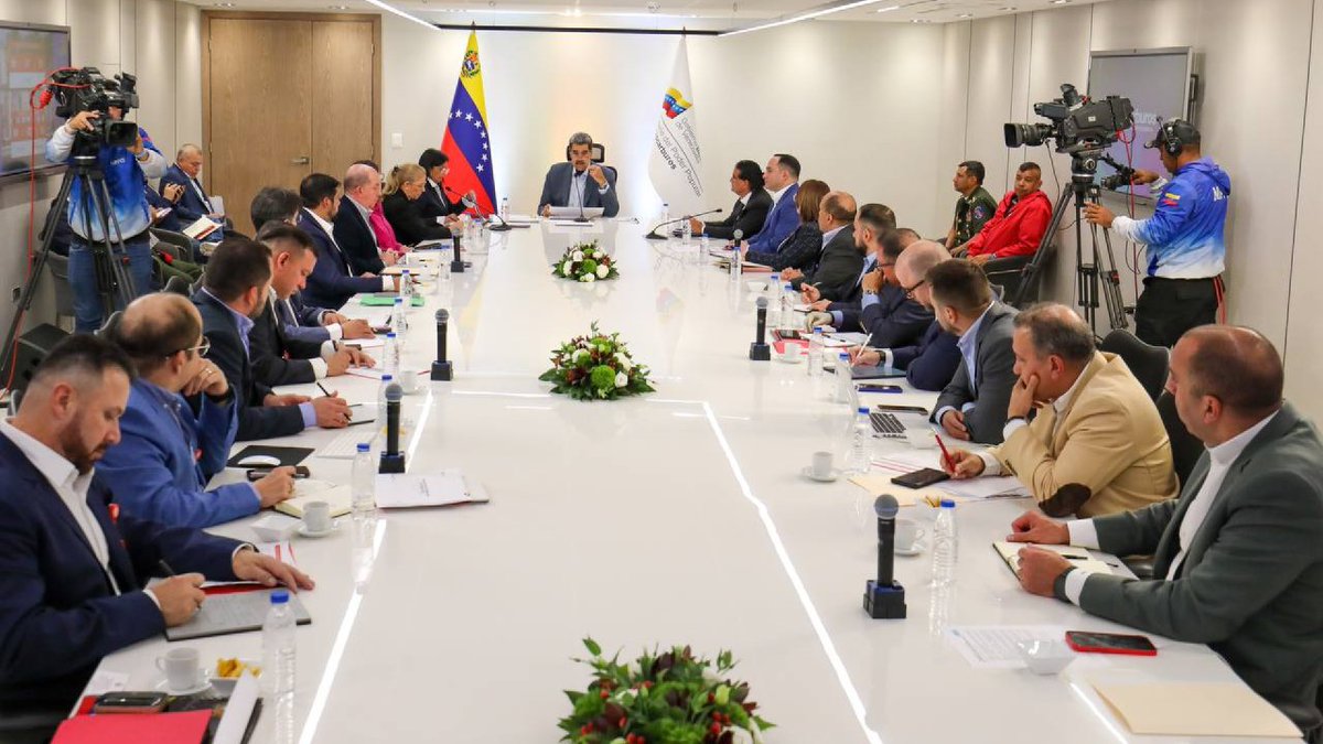 OrozcoAnthony96's tweet image. Durante su discurso, Maduro hizo un llamado a los inversionistas internacionales a considerar a Venezuela como un destino atractivo para la inversión en el sector energético, prometiendo condiciones favorables y estabilidad. #InversionesExtranjeras