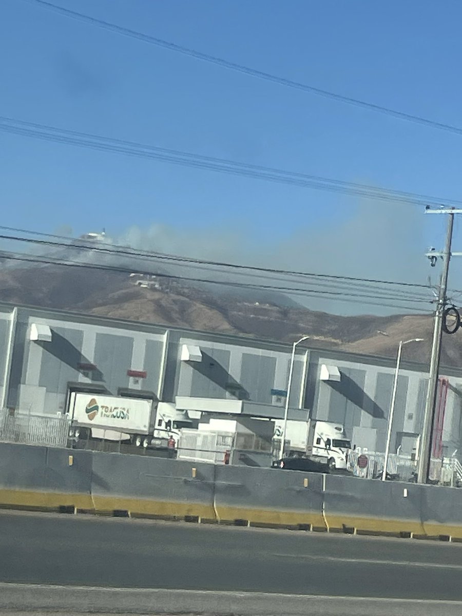 KGG883124's tweet photo. @proteccioncivil en Silao se está quemando el cerro del cubilete al lado del Cristo Rey! Y los bomberos no atienden! https://t.co/FFukCZAKSp