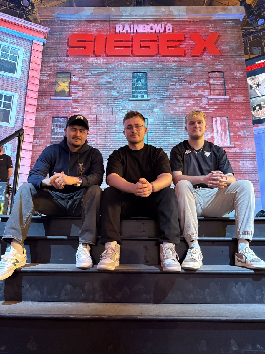 Just 3 hard lads

...PLAYING SIEGE X TOMORROW