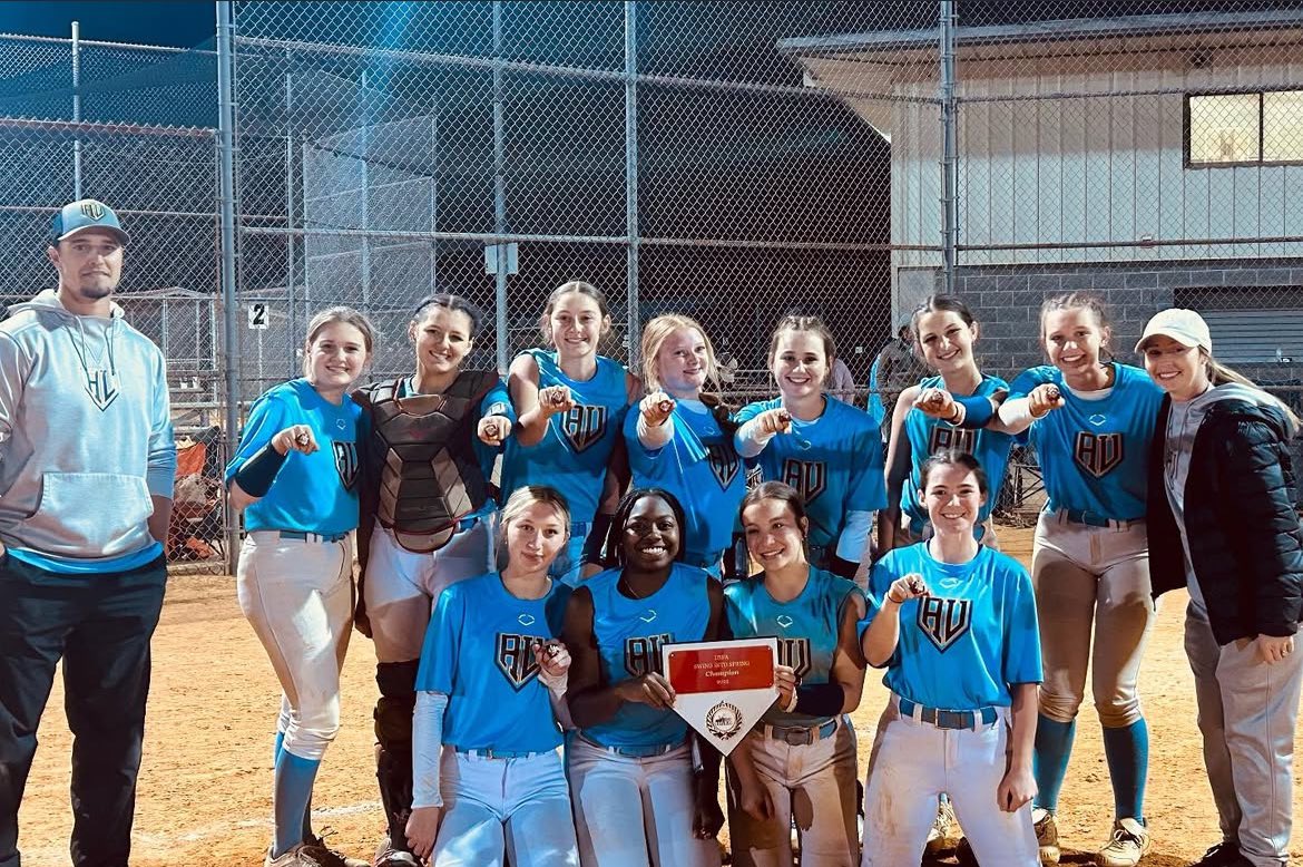 ImariBrewer11's tweet photo. First tournament of the season and my team had a great outing! Overall, we went 4-1 on the day and won the championship. I batted .571 on the day with 6 walks, a double, triple, and homerun. Excited for the rest of the season with my team! @ApexUnitedSB @ChandlerPentec1 https://t.co/9dFudkCrti