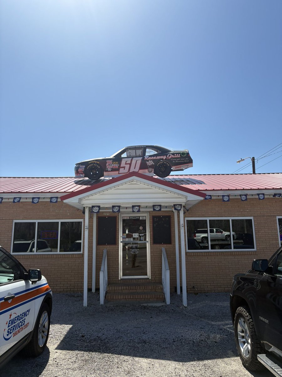 Riggo48's tweet photo. Solid burger today for lunch @DGodfatherMoody 

Raceway Grill- Darlington SC💯👊 https://t.co/tNwj6qEPRR